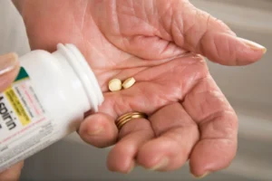 Second-Year Fellow Dr. Kyle Yoo Publishes Study on Aspirin Use